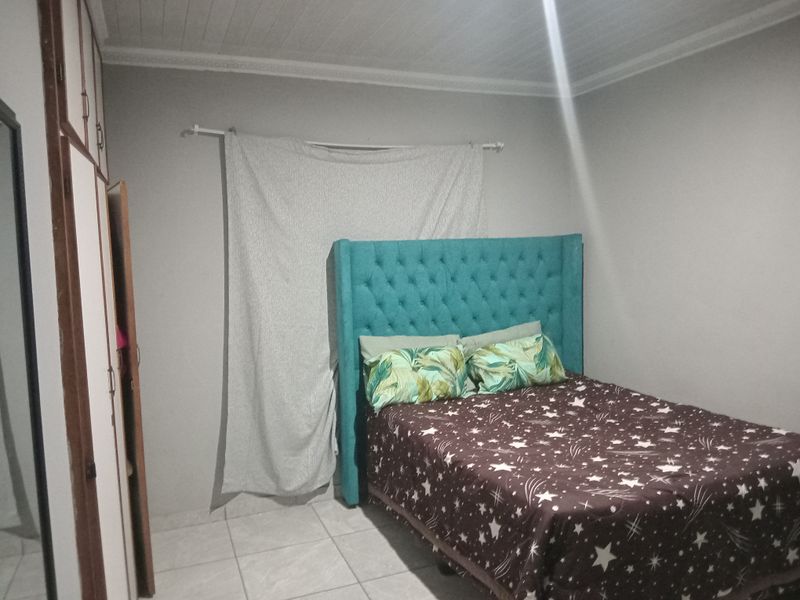 Charming  2-Bed Simplex In Secure Complex - Photo 9