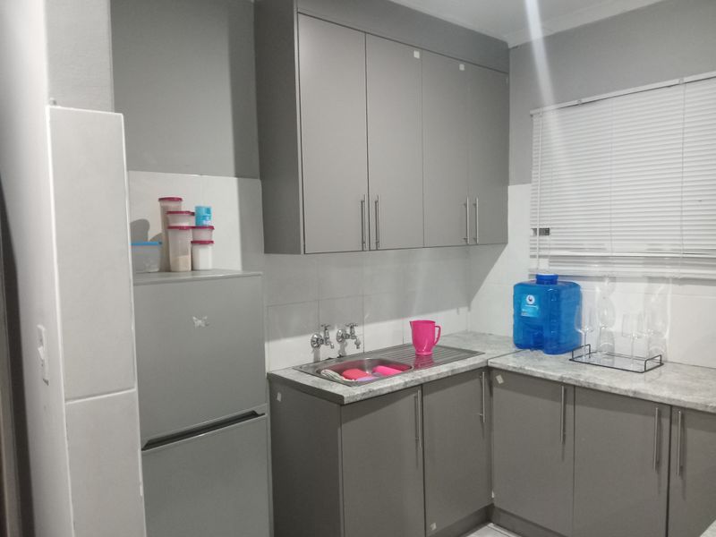 Charming  2-Bed Simplex In Secure Complex - Photo 7