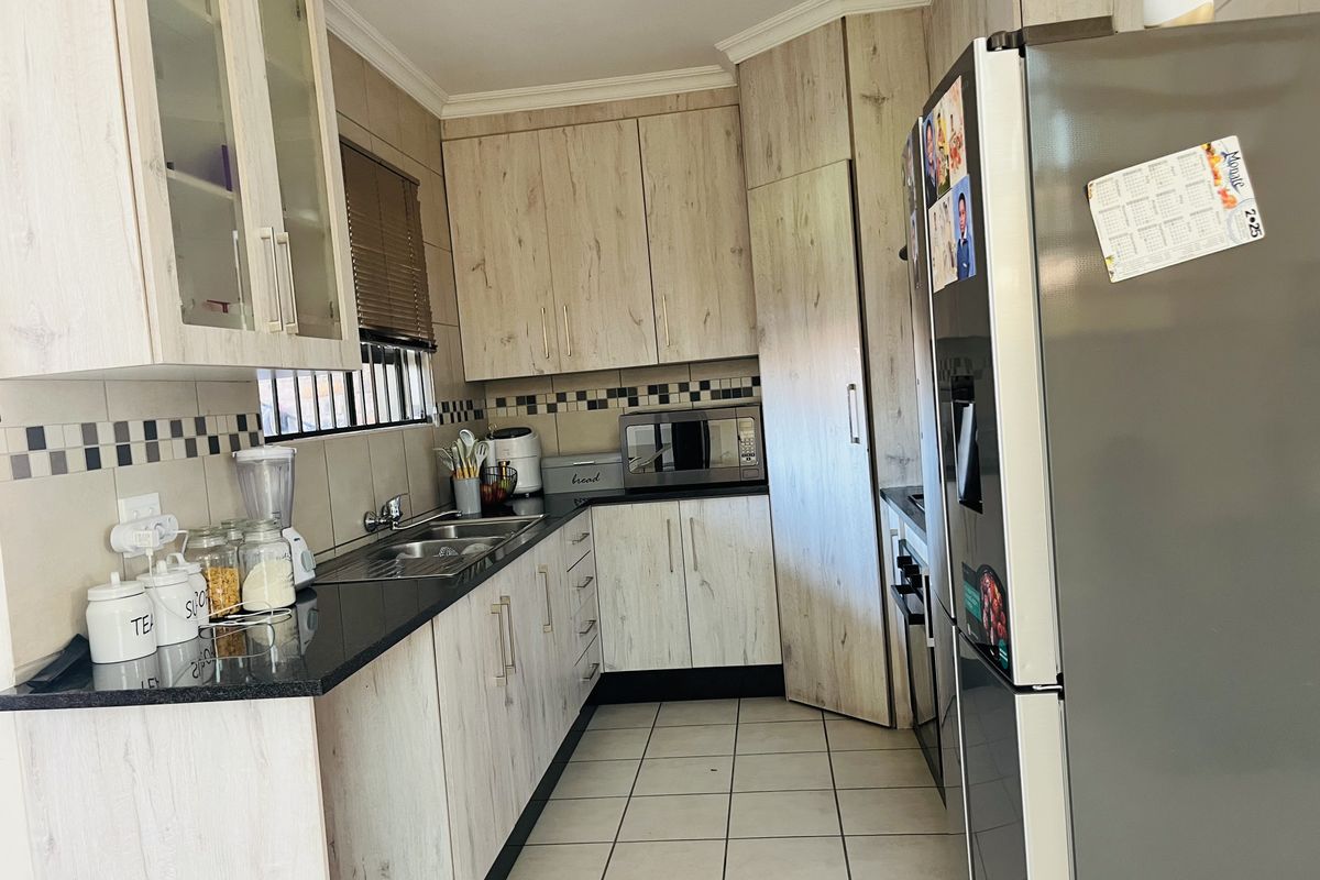 Perfect Family Duplex with Private Garden - Photo 5