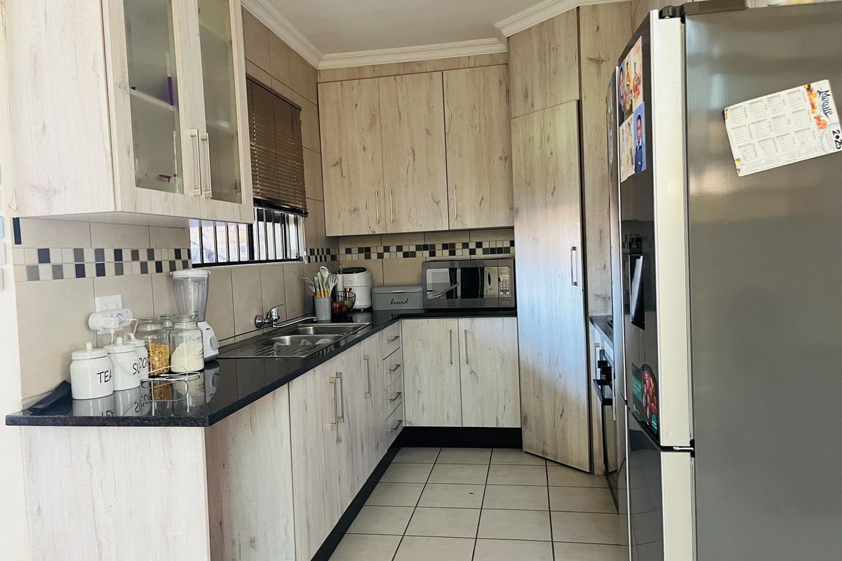 Perfect Family Duplex with Private Garden - Photo 4