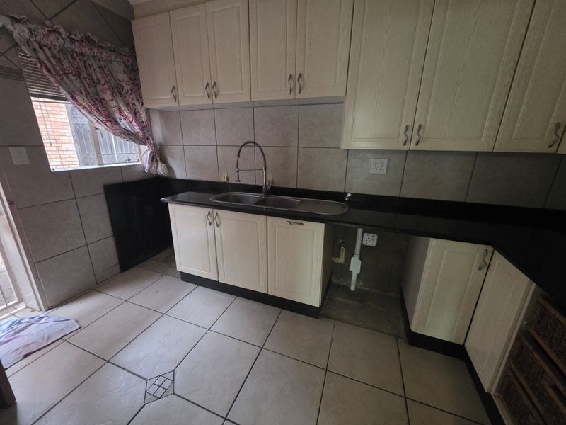 Family home in Cashan with a flatlet - Photo 5