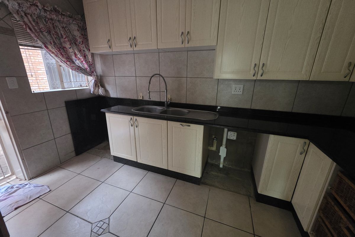 Family home in Cashan with a flatlet - Photo 5