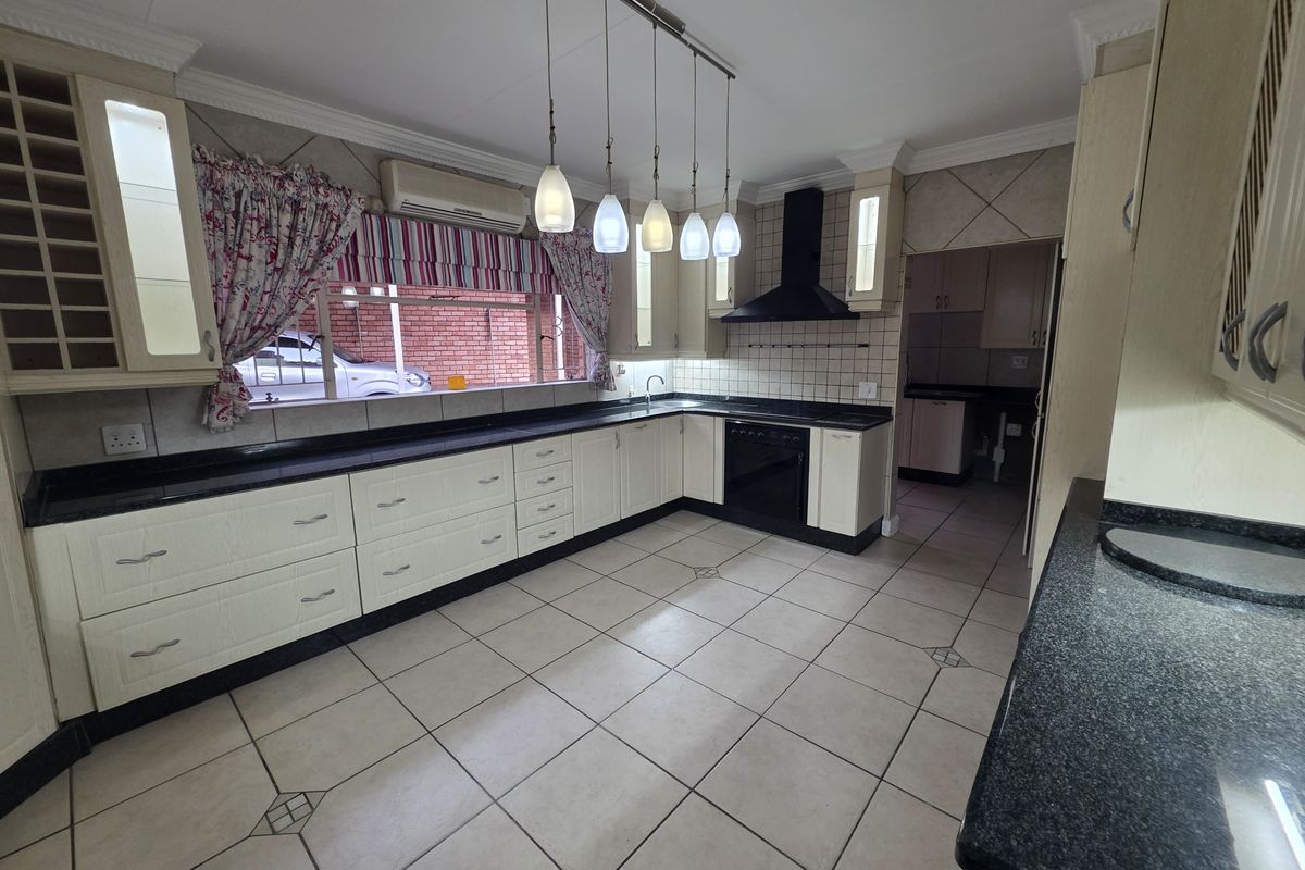 Family home in Cashan with a flatlet - Photo 4