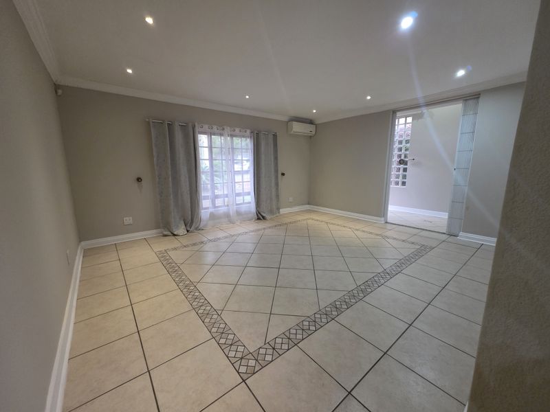 Family home in Cashan with a flatlet - Photo 2