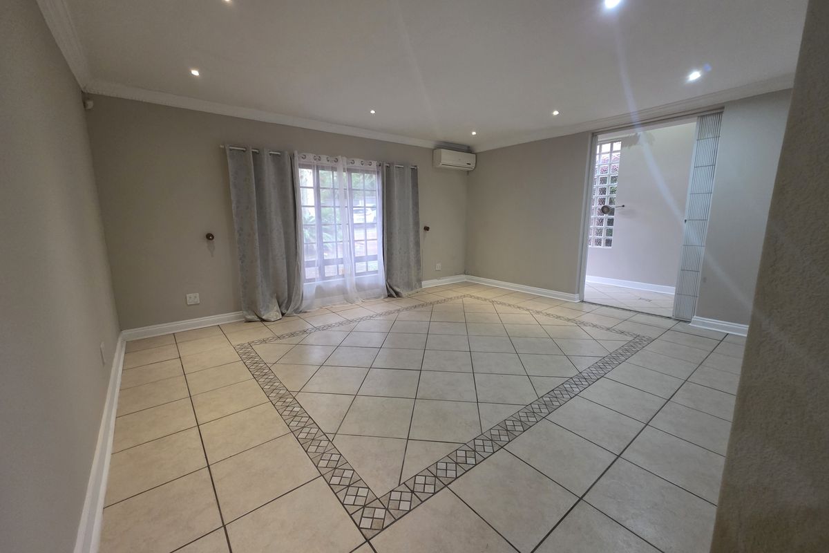 Family home in Cashan with a flatlet - Photo 2