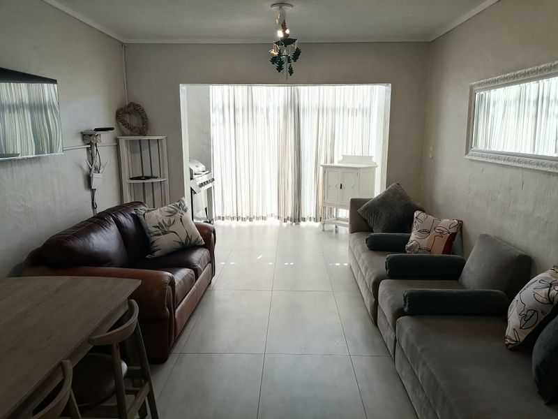 Modern 4-Bedroom Fully Furnished Home for Rent - Photo 10