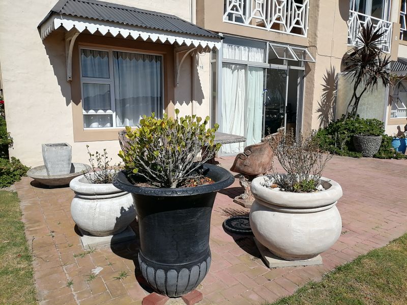 Modern 4-Bedroom Fully Furnished Home for Rent - Photo 2