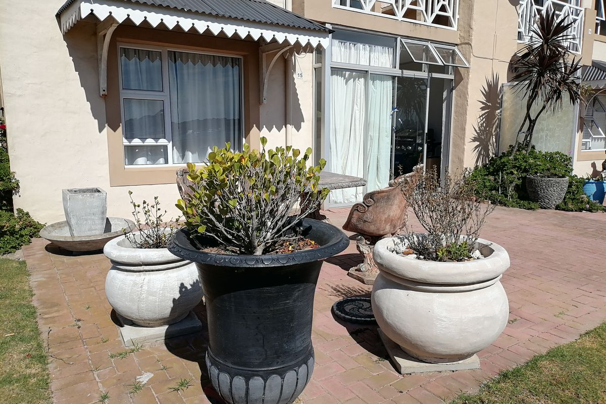 Modern 4-Bedroom Fully Furnished Home for Rent - Photo 2