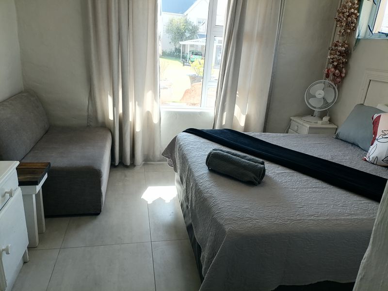 Modern 4-Bedroom Fully Furnished Home for Rent - Photo 3