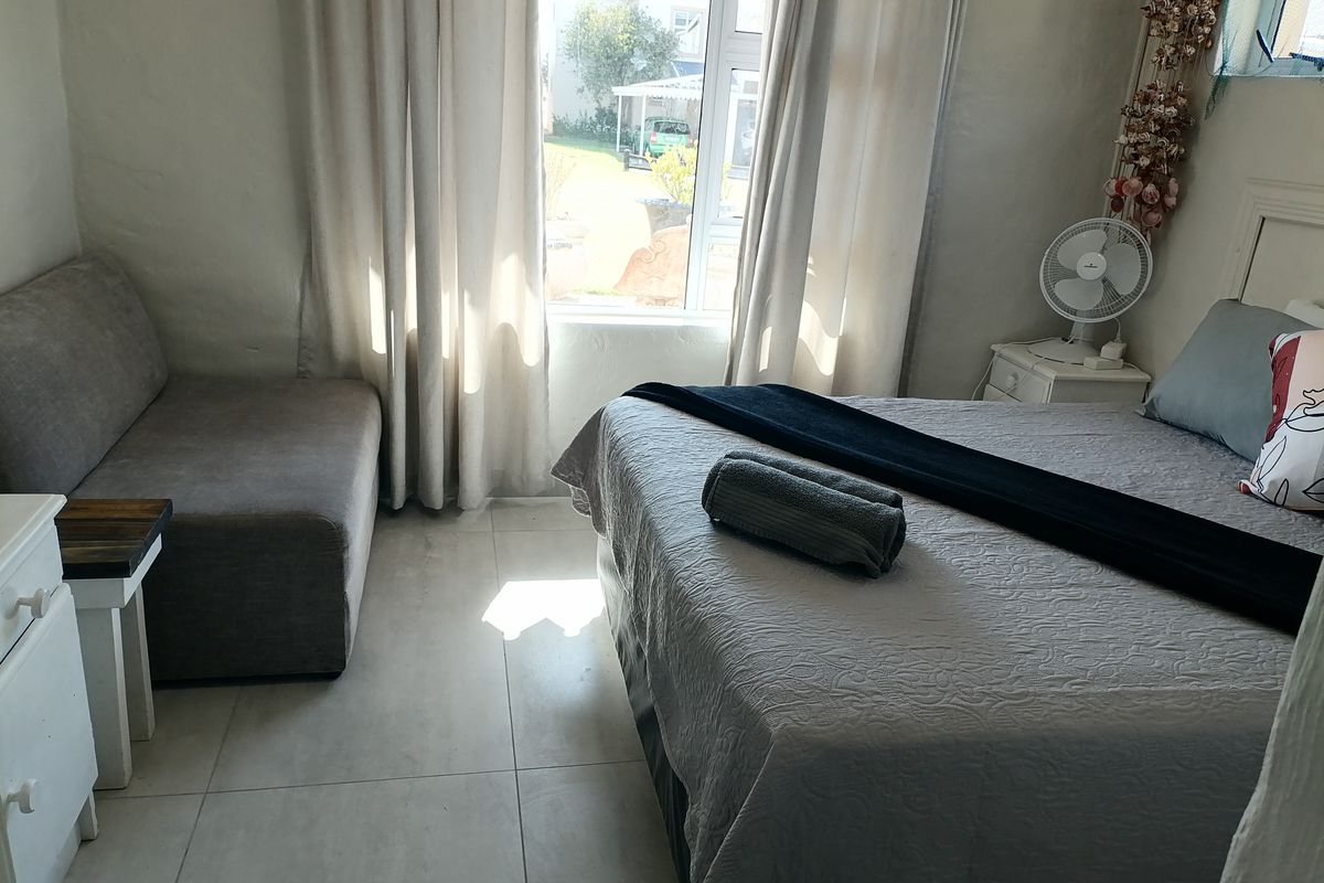 Modern 4-Bedroom Fully Furnished Home for Rent - Photo 3