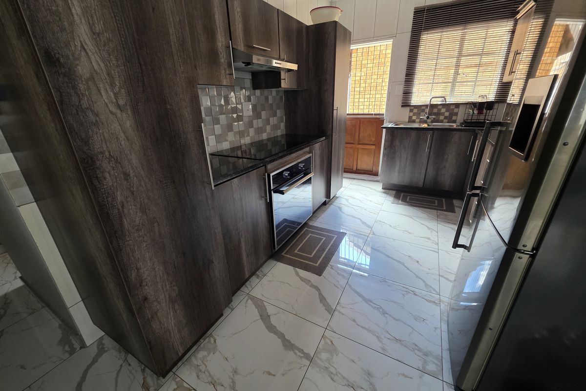 Townhouse For Sale In Rustenburg - Photo 3