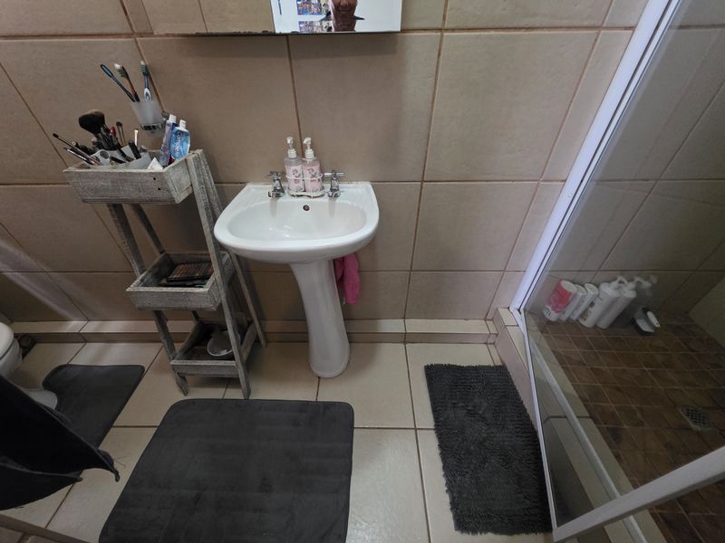 Townhouse For Sale In Rustenburg - Photo 8