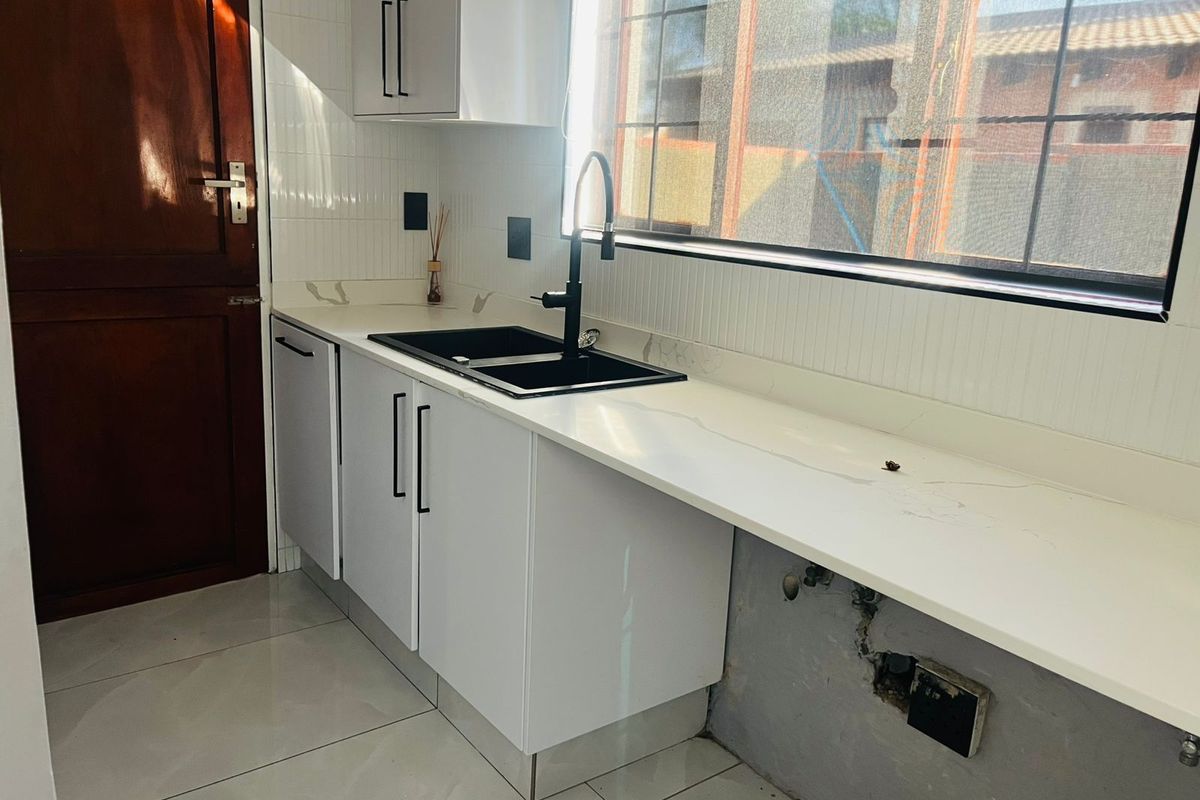 Luxury Family Home In A Sought-After Estate! - Photo 5