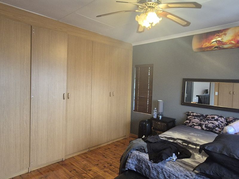 4 Bedroom Home with Splash Pool & Double Garage - Photo 10