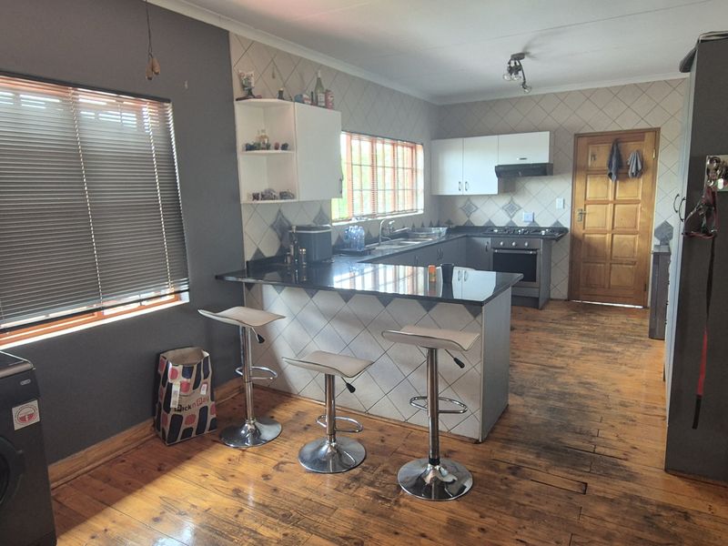 4 Bedroom Home with Splash Pool & Double Garage - Photo 4