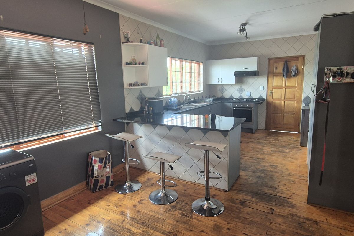 4 Bedroom Home with Splash Pool & Double Garage - Photo 4