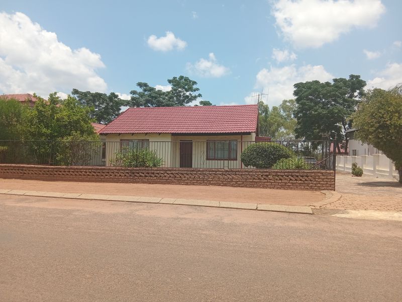 Two-bedroom house to Rent in Mogwase - Photo 1