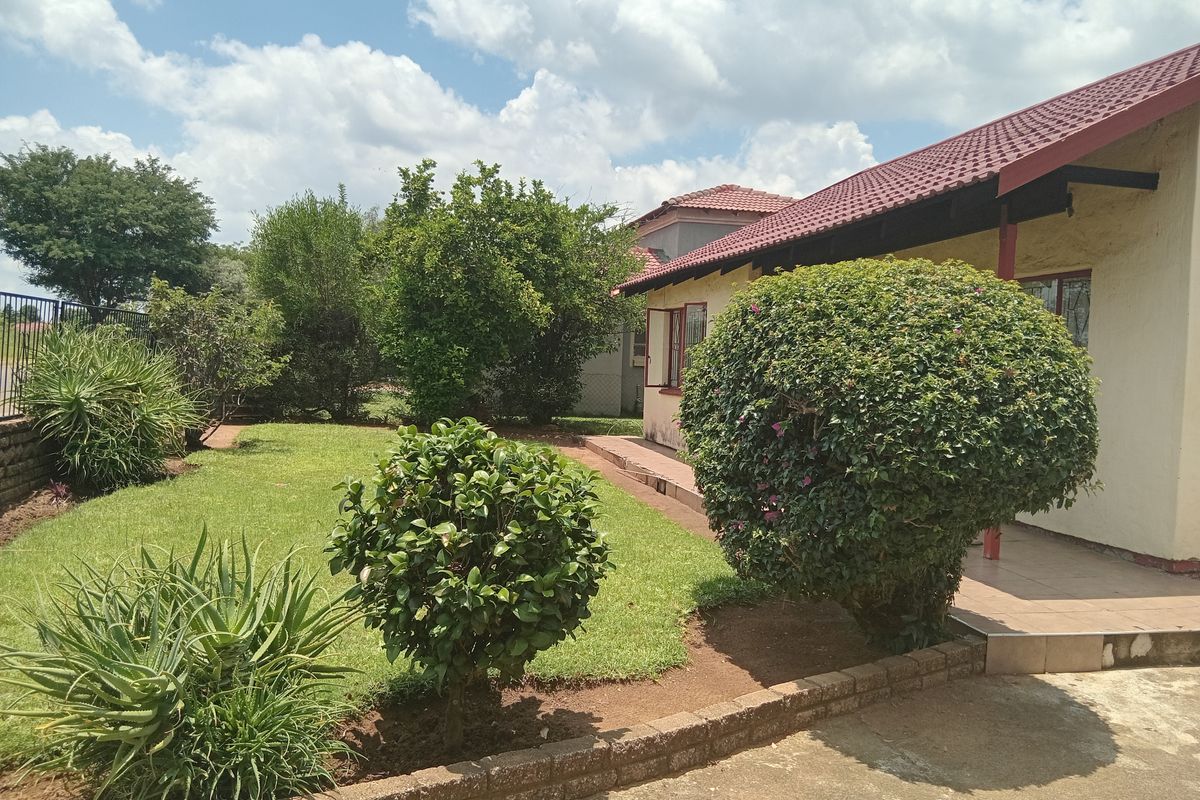 Two-bedroom house to Rent in Mogwase - Photo 3
