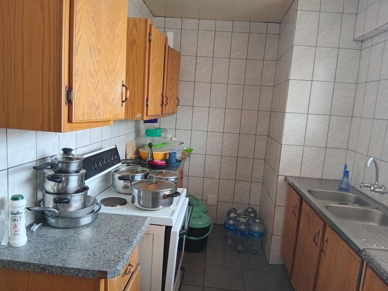 Spacious 2-bedroom flat in the CBD! - Photo 8
