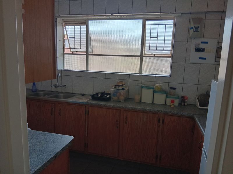 Spacious 2-bedroom flat in the CBD! - Photo 9