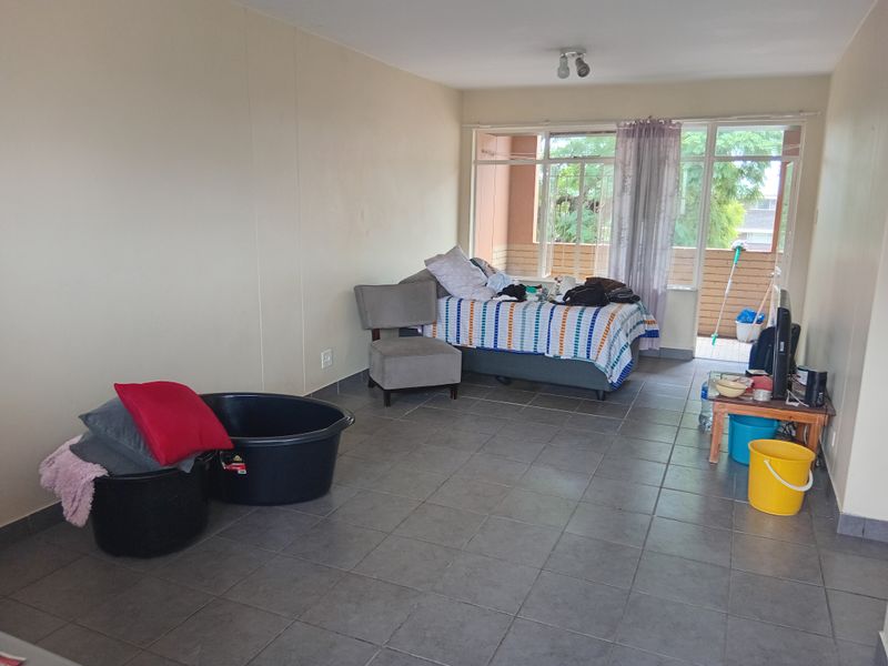 Spacious 2-bedroom flat in the CBD! - Photo 4