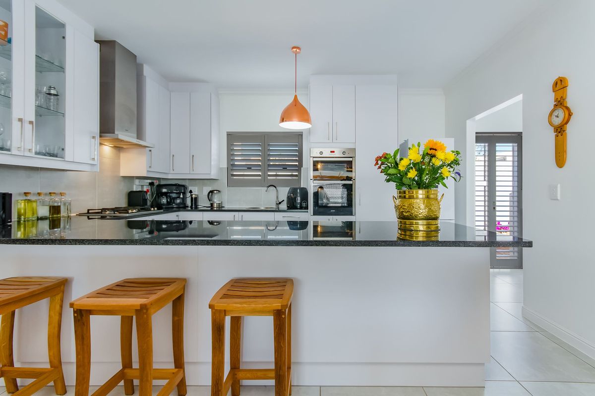 Modern Comfort & Effortless Entertaining. - Photo 5