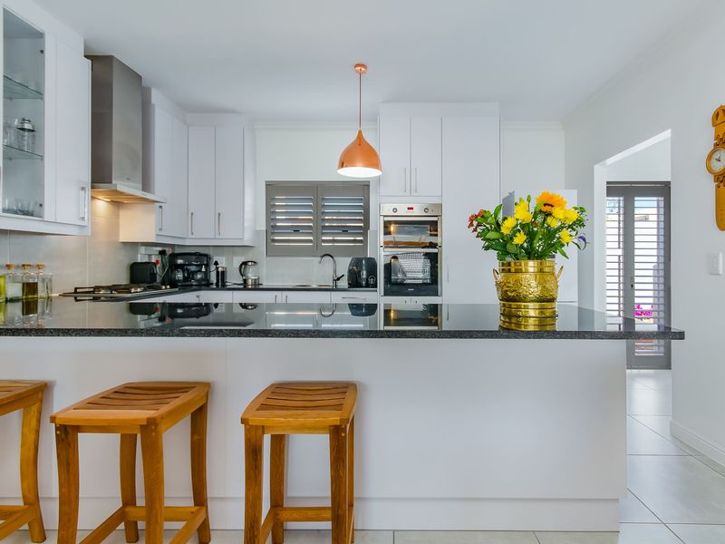 Modern Comfort & Effortless Entertaining. - Photo 5