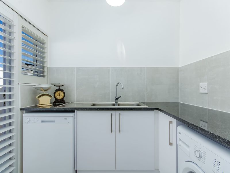 Modern Comfort & Effortless Entertaining. - Photo 8