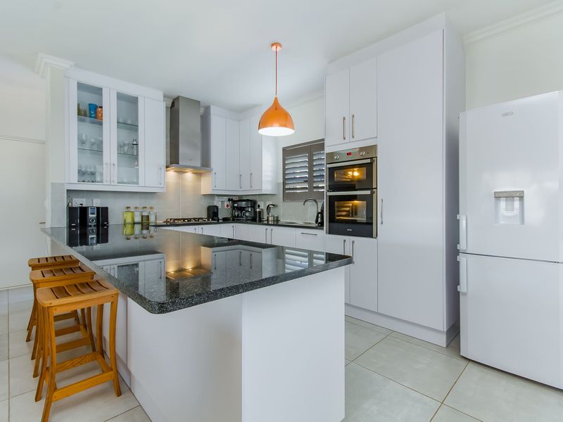 Modern Comfort & Effortless Entertaining. - Photo 6