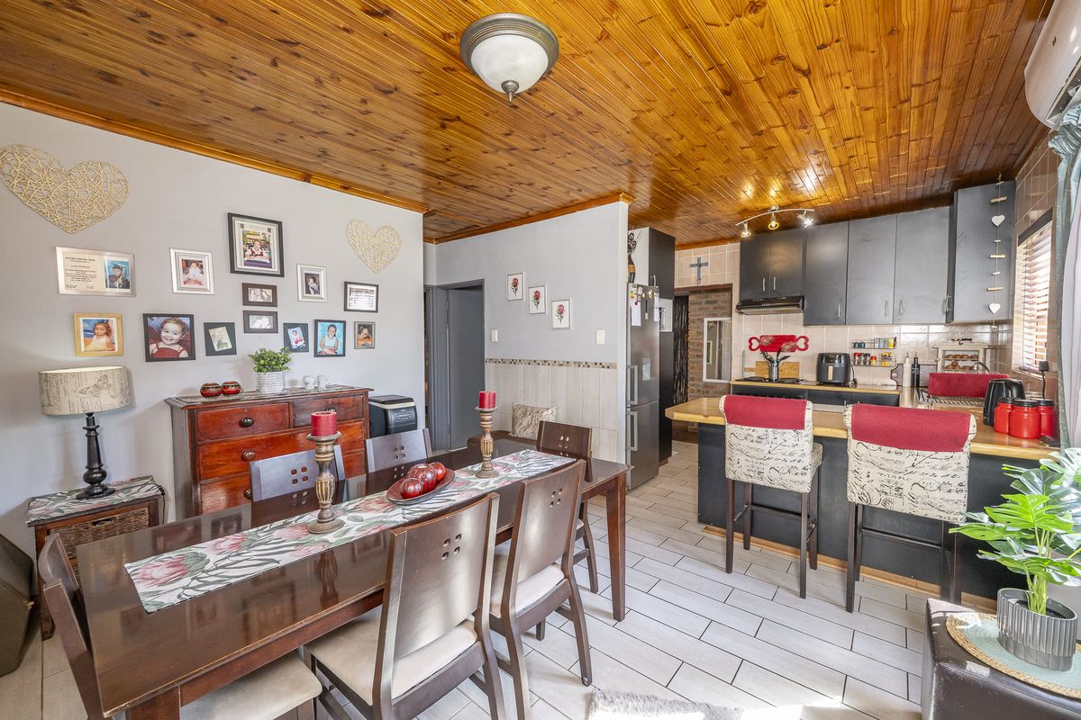 The Perfect Lock-Up-and-Go in Bonnie Brae! - Photo 2