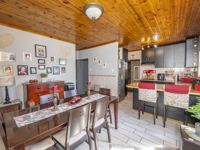 The Perfect Lock-Up-and-Go in Bonnie Brae! - Photo 2