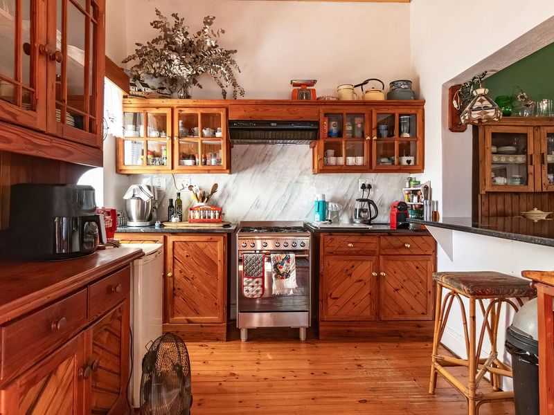 Warm Family Home with Flatlet and Income Potential in Bonnievale. - Photo 8