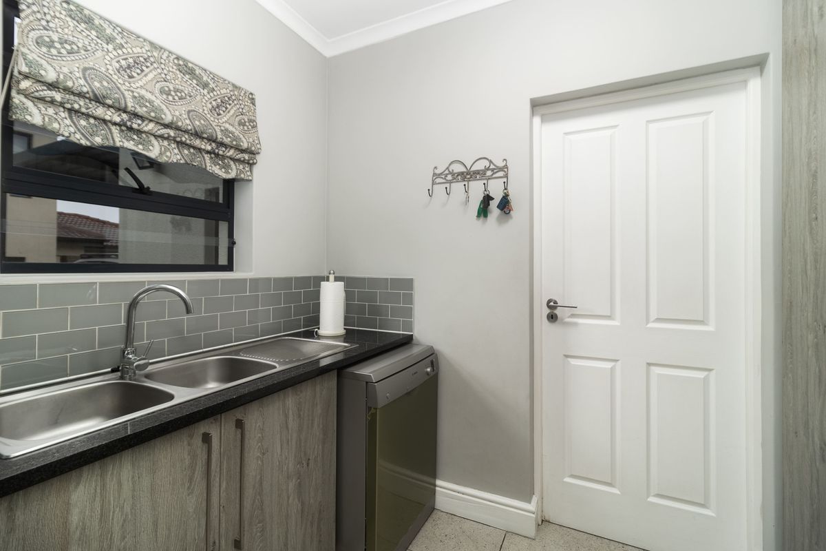 A Rare Gem Not to Be Missed - Photo 4