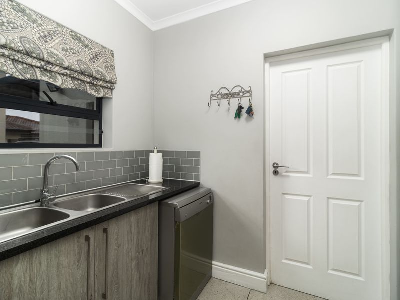 A Rare Gem Not to Be Missed - Photo 4