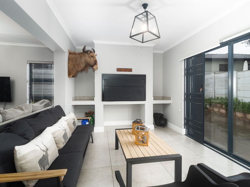 A Rare Gem Not to Be Missed - Photo 9