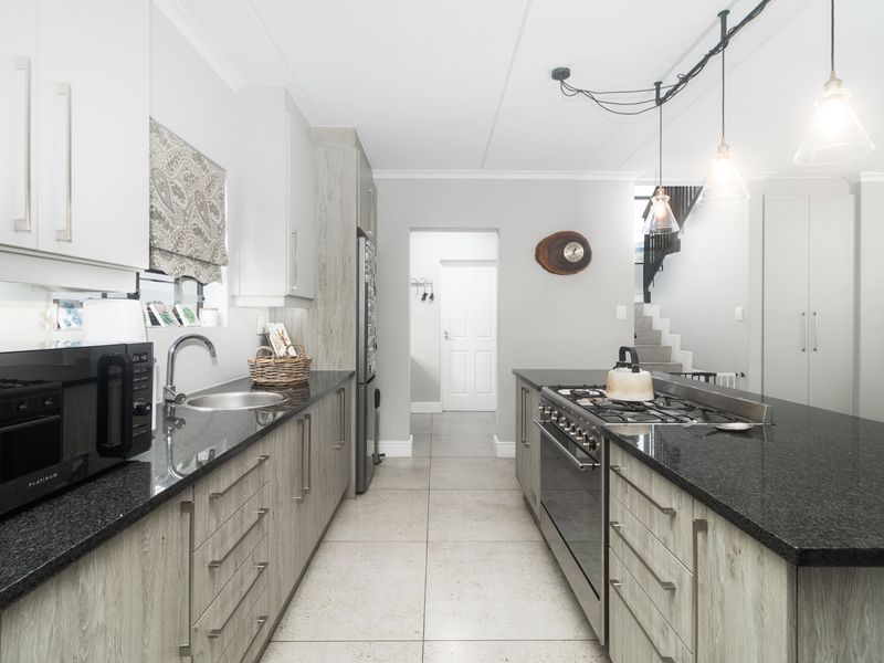 A Rare Gem Not to Be Missed - Photo 3