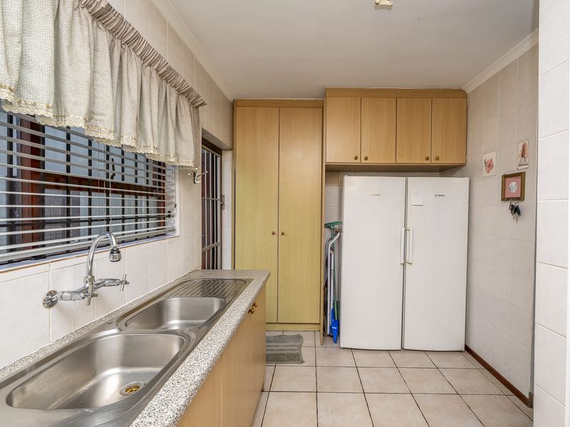 Beautifully Spacious Family Home with Endless Potential. - Photo 9