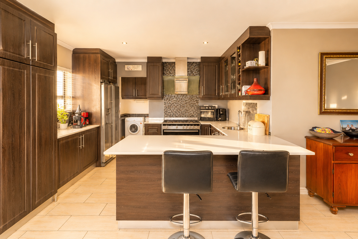Modern Family Living with a Pool, Braai Room & Plenty of Space to Make Memories in Uitzicht - Photo 5