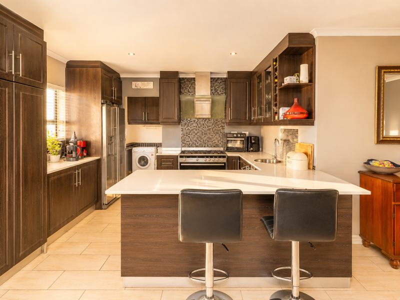 Modern Family Living with a Pool, Braai Room & Plenty of Space to Make Memories in Uitzicht - Photo 5