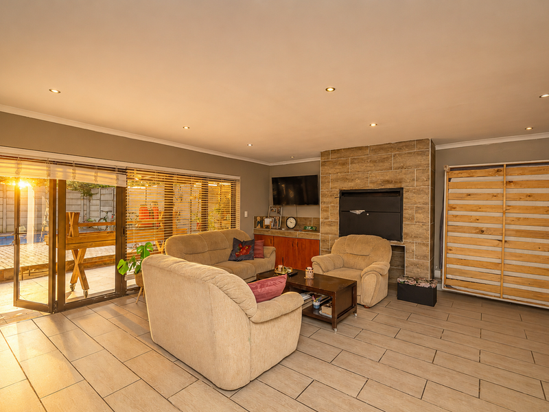 Modern Family Living with a Pool, Braai Room & Plenty of Space to Make Memories in Uitzicht - Photo 9