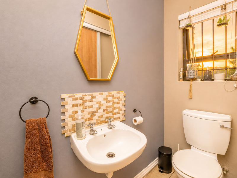 Modern Family Living with a Pool, Braai Room & Plenty of Space to Make Memories in Uitzicht - Photo 8