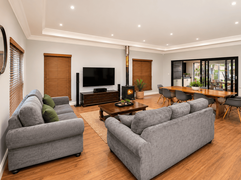 Three-Bedroom Entertainer’s Delight. - Photo 3