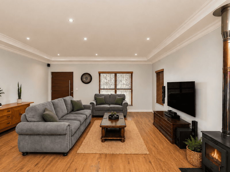 Three-Bedroom Entertainer’s Delight. - Photo 4