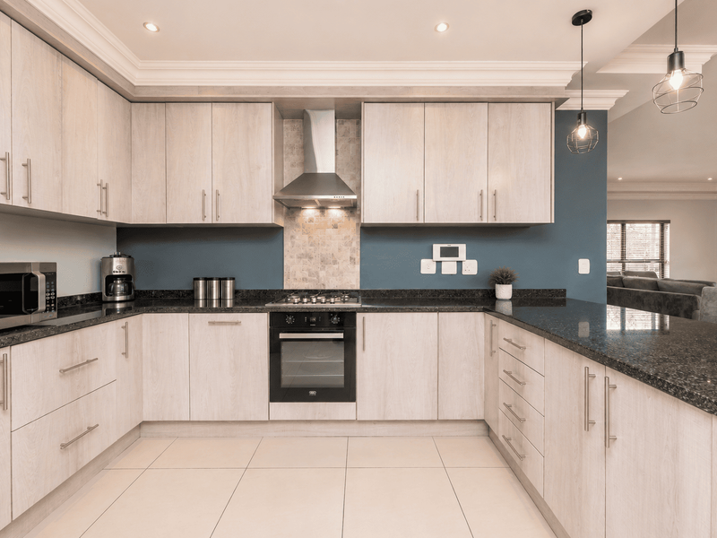 Three-Bedroom Entertainer’s Delight. - Photo 8
