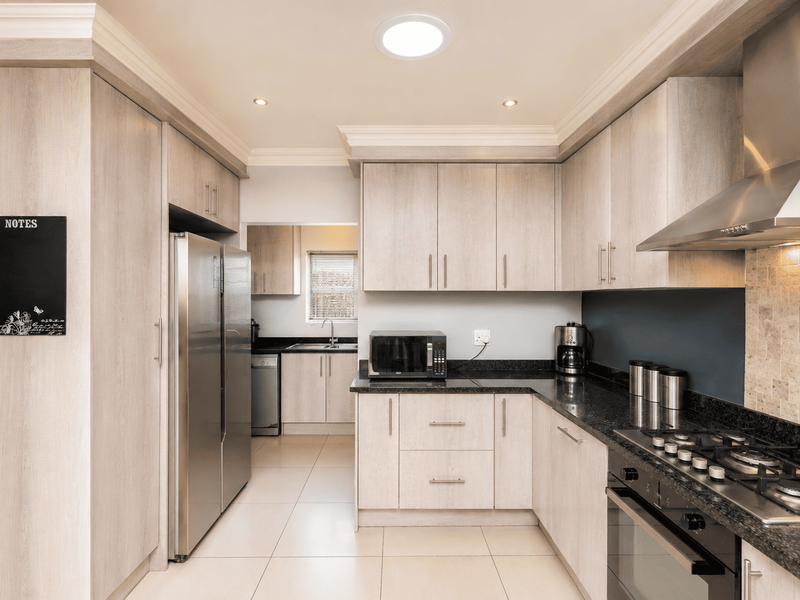 Three-Bedroom Entertainer’s Delight. - Photo 7