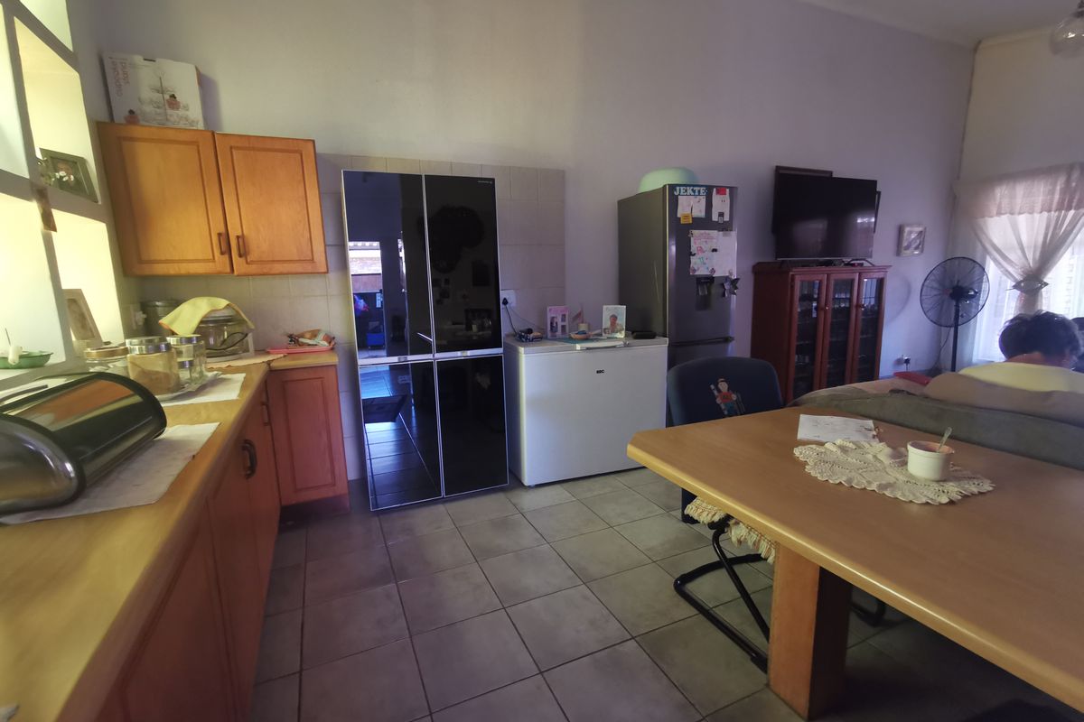 Ideal retirement unit now on sale - Photo 2