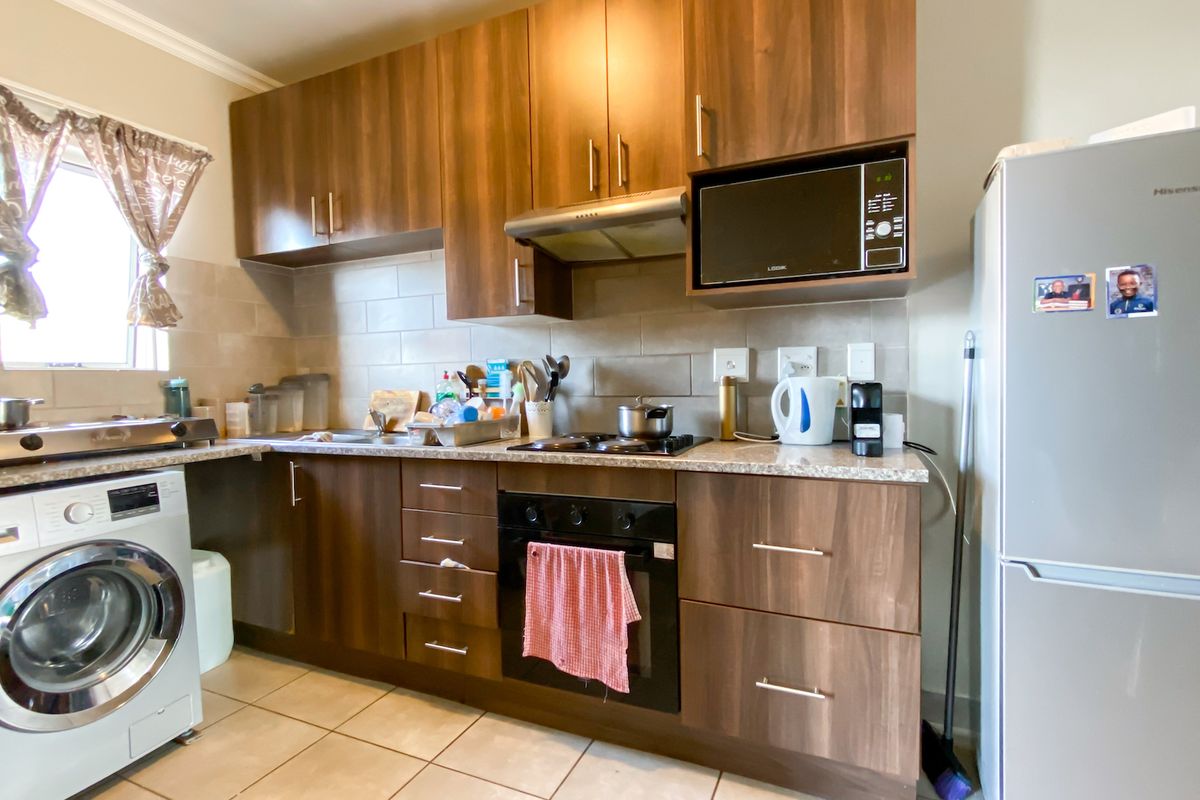 Stylish Family Home with 24/7 Security - Photo 3