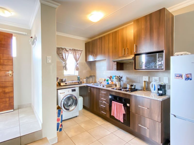 Stylish Family Home with 24/7 Security - Photo 4