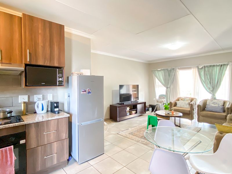 Stylish Family Home with 24/7 Security - Photo 6