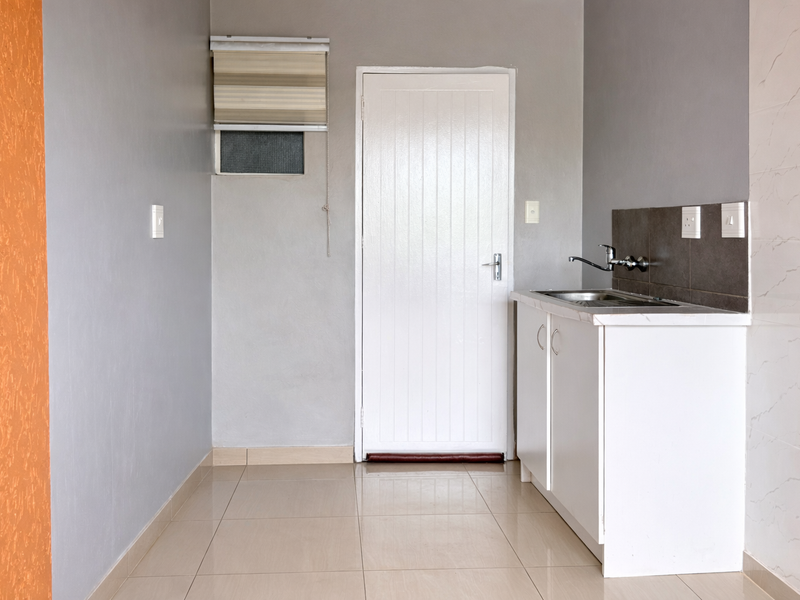 🏡 Ground Floor 2-Bedroom Apartment – Fleurhof, Roodepoort - Photo 3